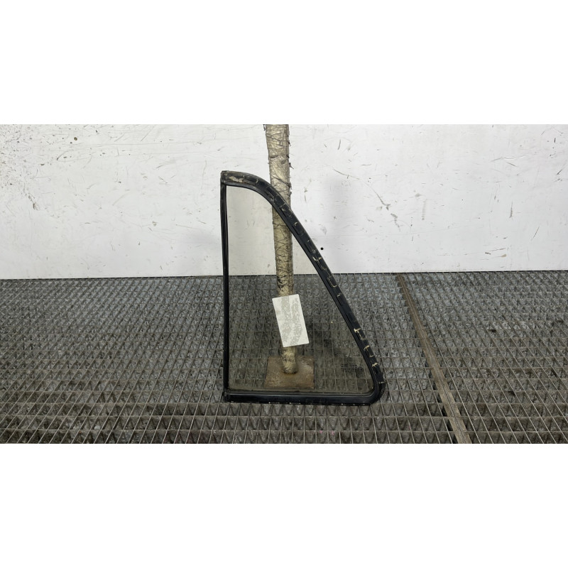 Custode arriere droit (porte) PEUGEOT 205 Photo n°4
