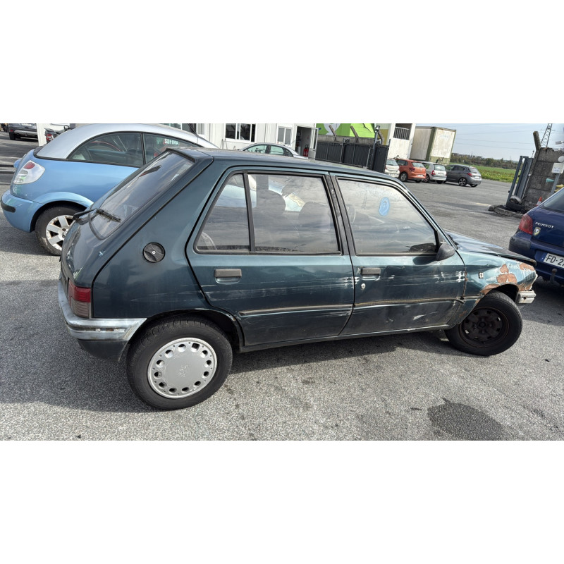 Custode arriere droit (porte) PEUGEOT 205 Photo n°10