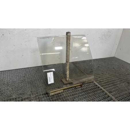 Vitre arriere droit PEUGEOT 205
