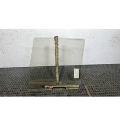Vitre arriere droit PEUGEOT 205