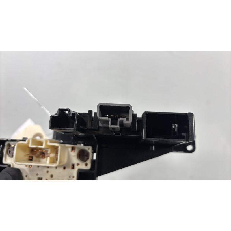 Bouton de warning TOYOTA YARIS 1 Photo n°5