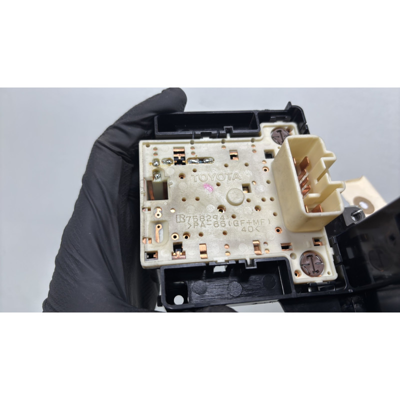 Bouton de warning TOYOTA YARIS 1 Photo n°6