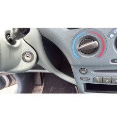 Bouton de warning TOYOTA YARIS 1