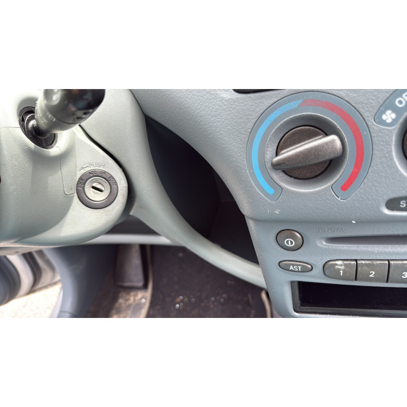 Bouton de warning TOYOTA YARIS 1 Photo n°20