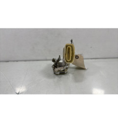 Serrure avant droit TOYOTA YARIS 1