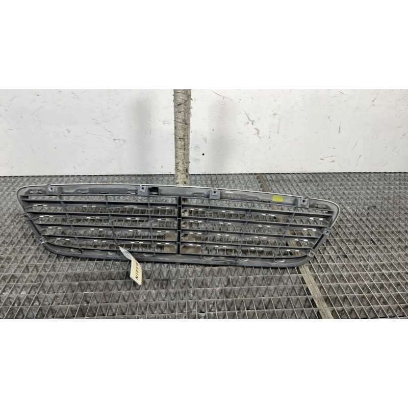 Calandre MERCEDES CLASSE C 203 Photo n°4