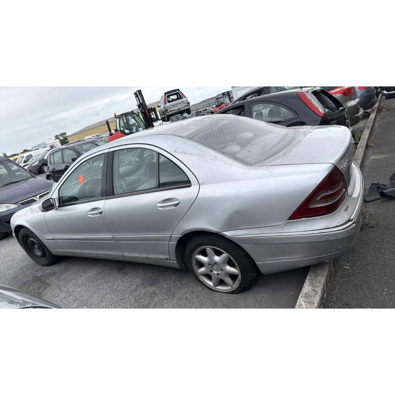 Calandre MERCEDES CLASSE C 203 Photo n°10