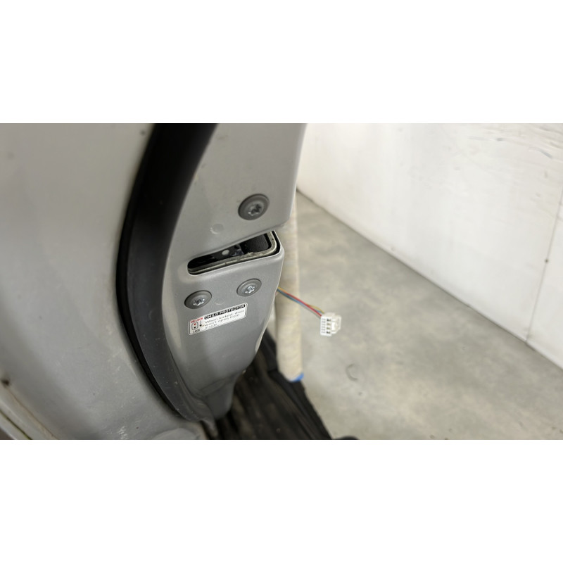 Porte arriere gauche TOYOTA AVENSIS 3 Photo n°3