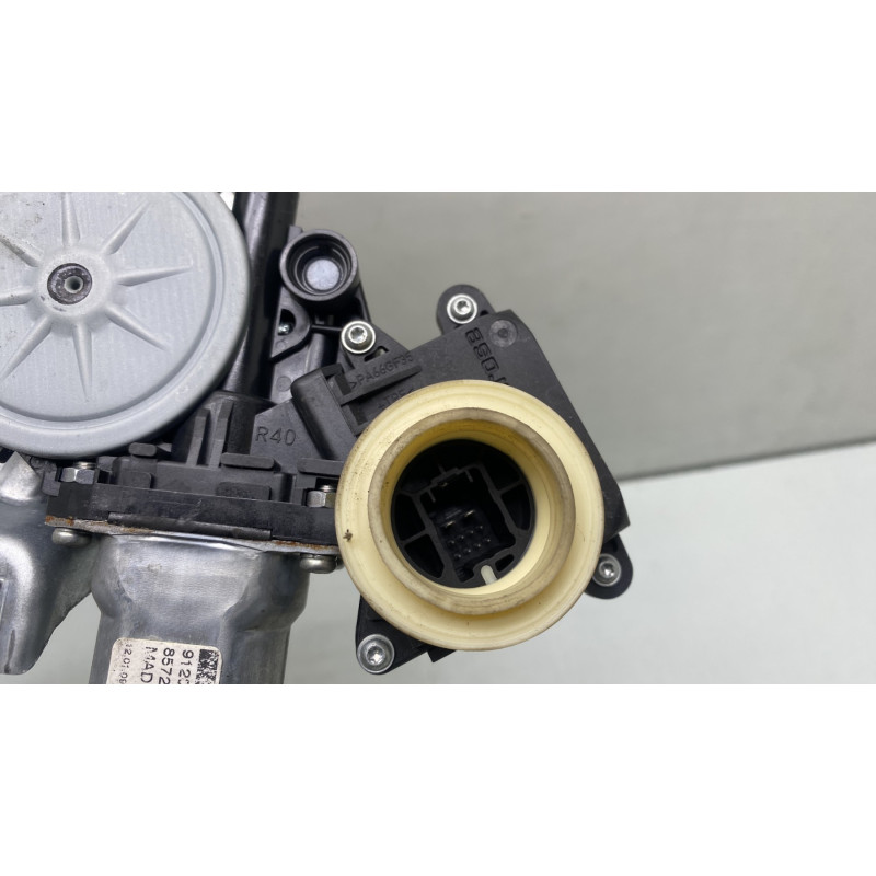 Leve vitre electrique arriere gauche TOYOTA AVENSIS 3 Photo n°4