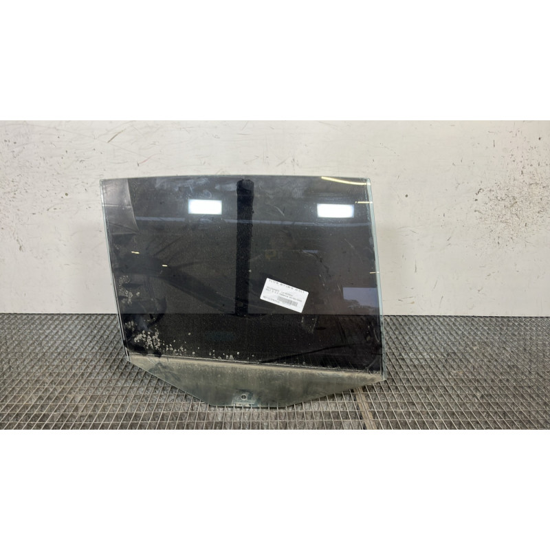 Vitre arriere droit VOLKSWAGEN GOLF 5 Photo n°1