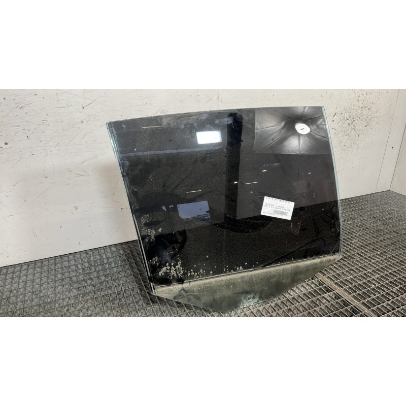 Vitre arriere droit VOLKSWAGEN GOLF 5 Photo n°2