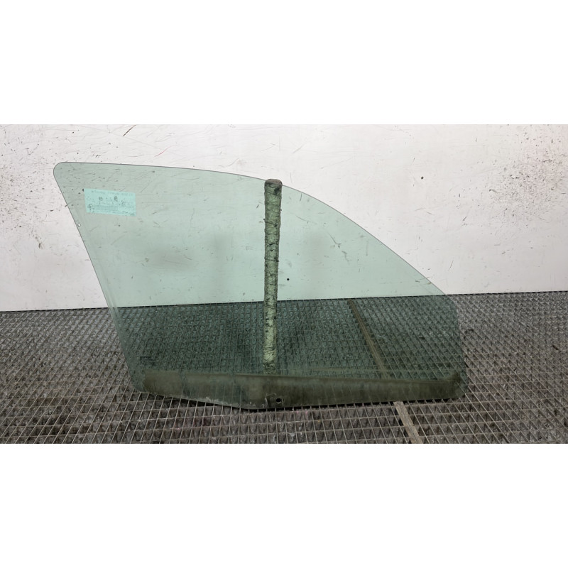 Vitre avant gauche RENAULT CLIO 2 Photo n°4