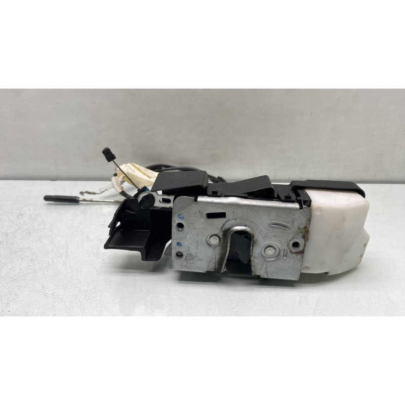 Serrure avant droit VOLKSWAGEN FOX Photo n°1