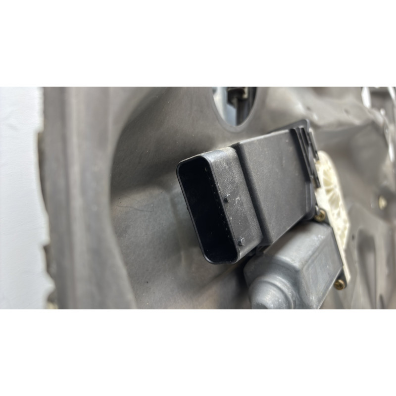 Leve vitre electrique avant droit VOLKSWAGEN GOLF 4 Photo n°3