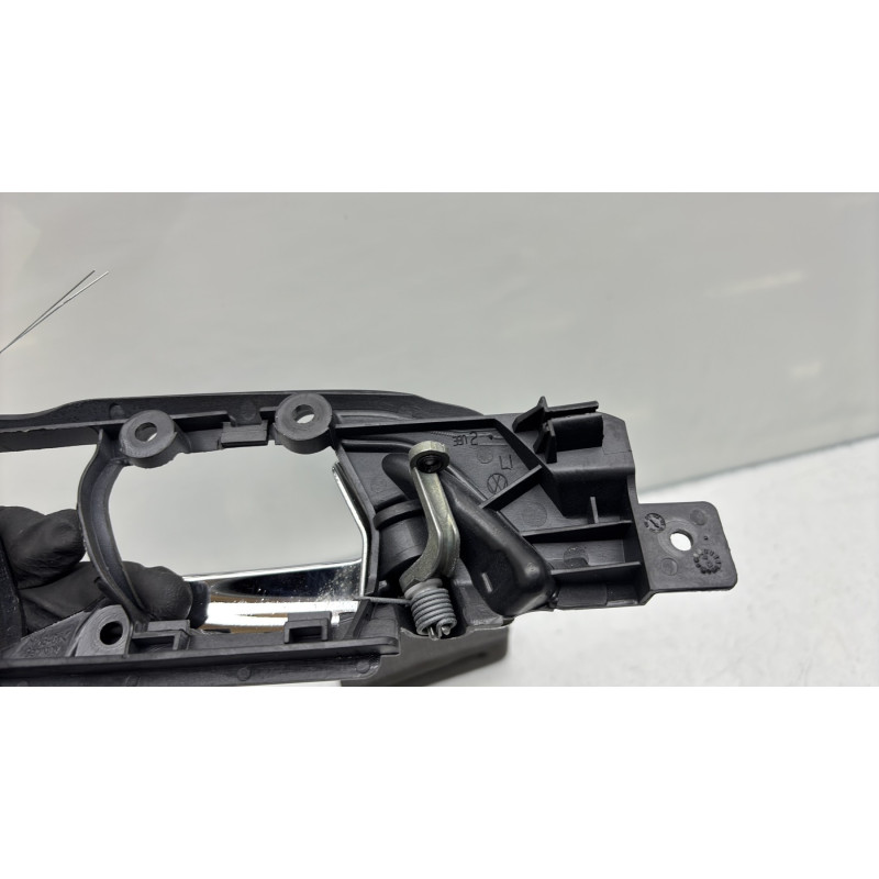 Poignee interieur arriere gauche VOLKSWAGEN POLO 4 Photo n°3