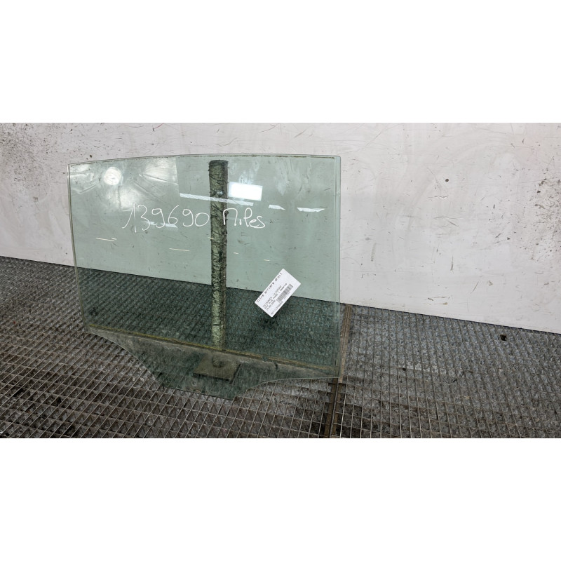 Vitre arriere droit VOLKSWAGEN GOLF PLUS Photo n°3