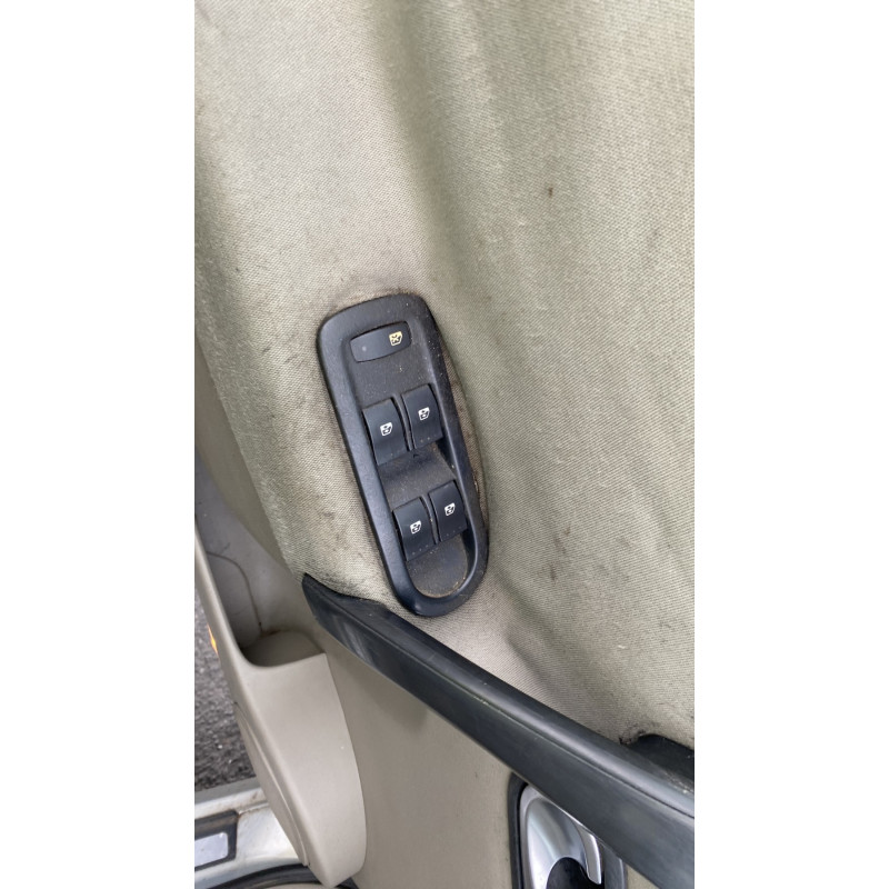 Vitre arriere droit RENAULT SCENIC 2 Photo n°14