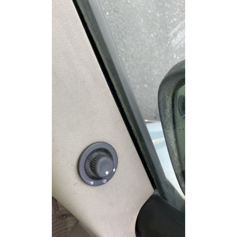 Vitre arriere droit RENAULT SCENIC 2 Photo n°15
