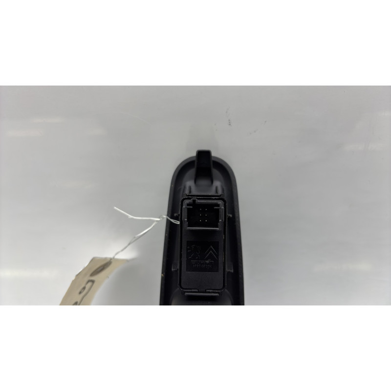 Interrupteur de leve vitre arriere droit PEUGEOT 3008 1 Photo n°5