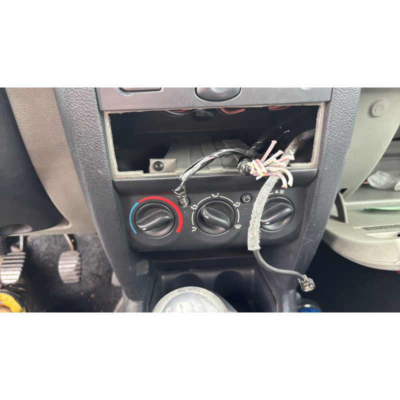Bouton de coffre RENAULT CLIO 2 Photo n°20