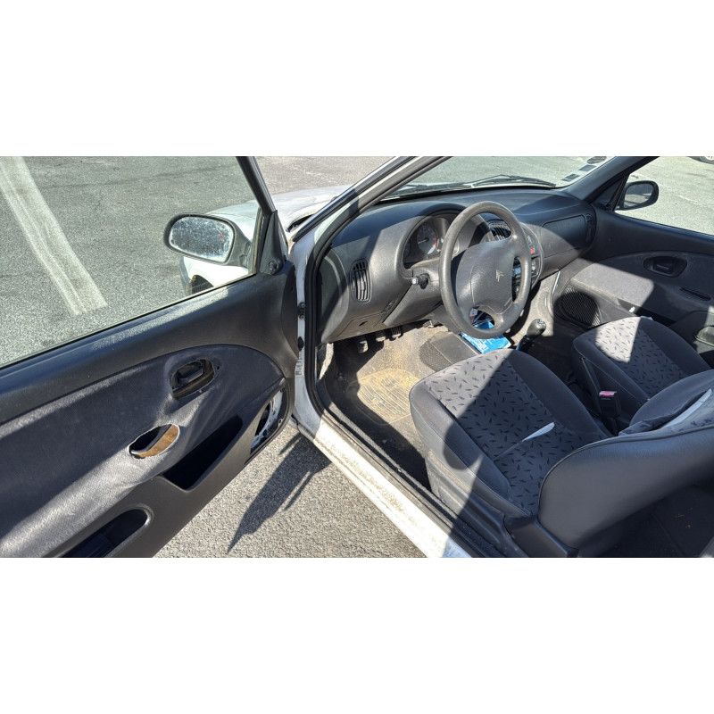Porte avant droit CITROEN SAXO Photo n°16