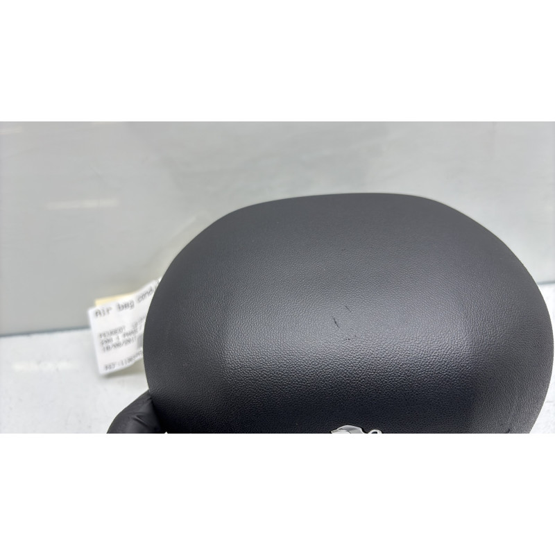 Air bag conducteur PEUGEOT 208 1 Photo n°2