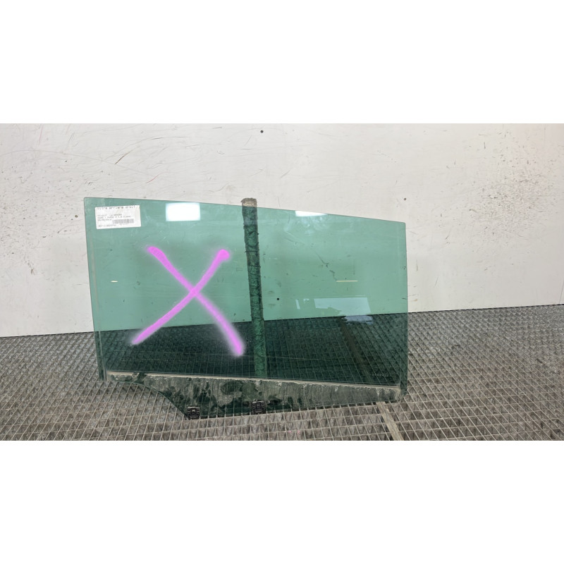 Vitre arriere droit PEUGEOT 5008 1 Photo n°1