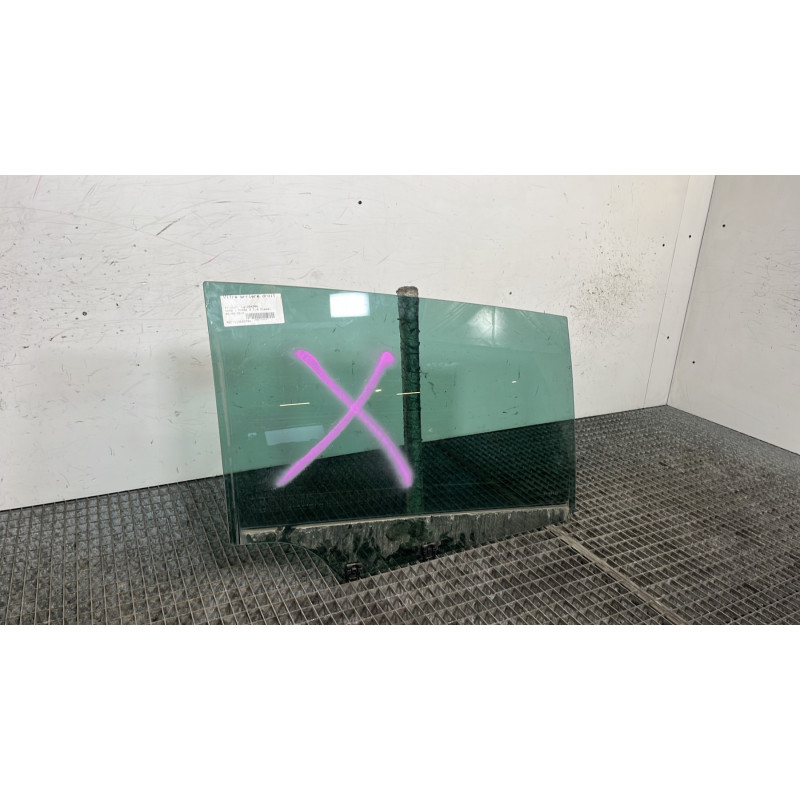 Vitre arriere droit PEUGEOT 5008 1 Photo n°2