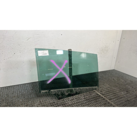 Vitre arriere droit PEUGEOT 5008 1