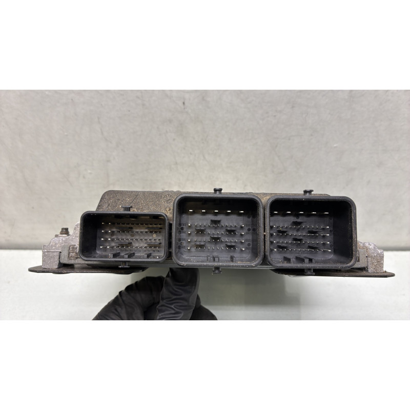 Calculateur moteur PEUGEOT 5008 1 Photo n°3