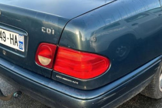 Vitre arriere droit MERCEDES CLASSE E 210