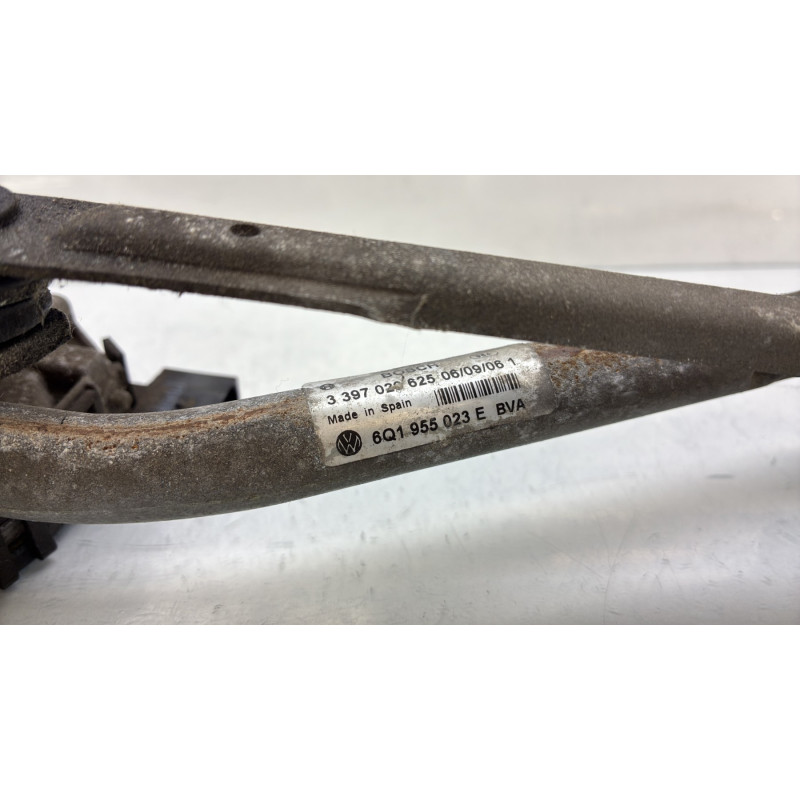 Moteur essuie glace avant VOLKSWAGEN POLO 4 Photo n°5