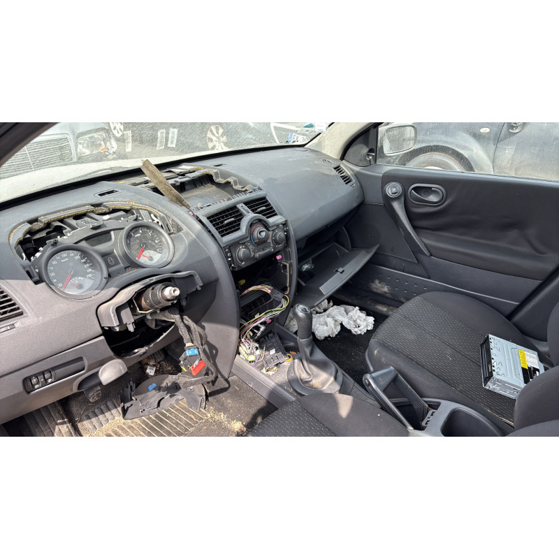 Vitre avant gauche RENAULT MEGANE 2 Photo n°15