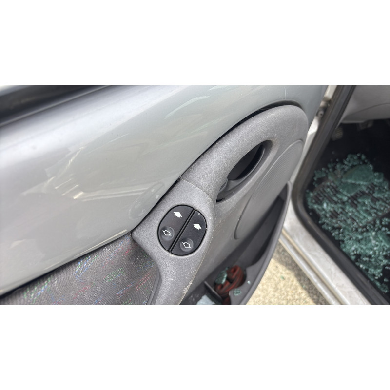 Feu arriere stop central FORD KA 1 Photo n°15
