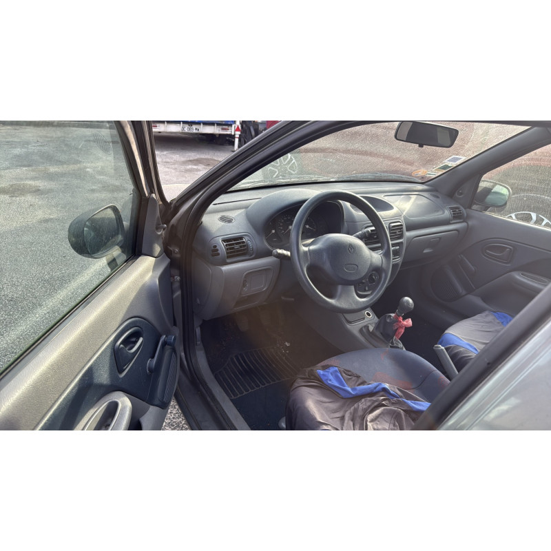 Porte avant gauche RENAULT CLIO 2 Photo n°19