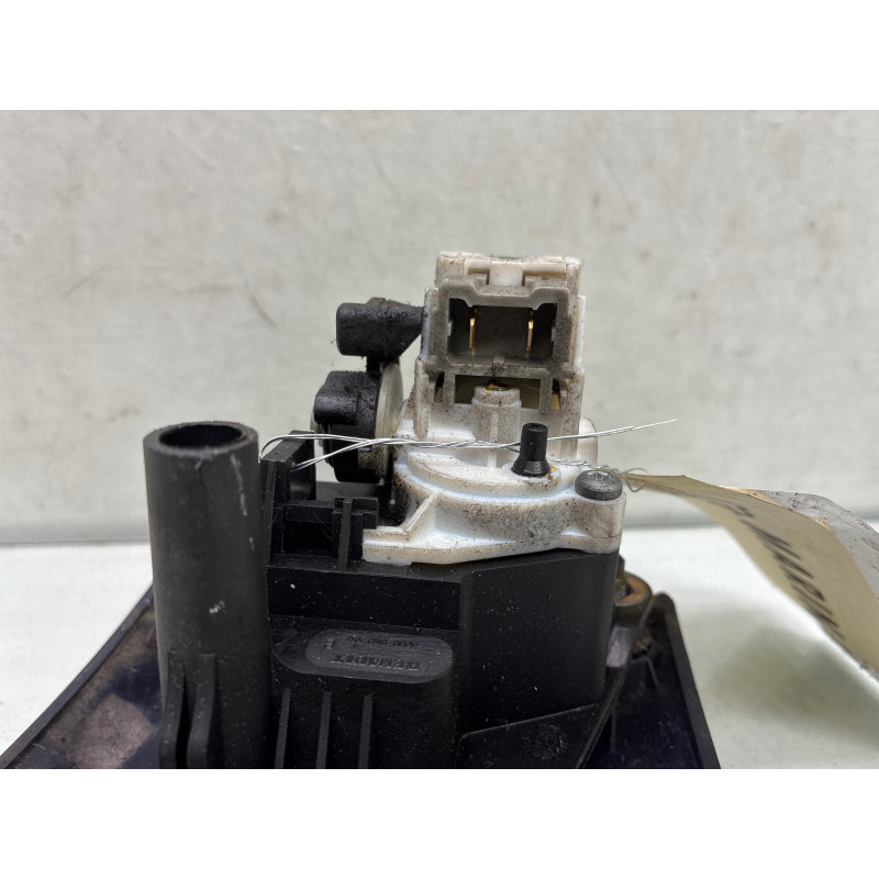 Bouton de coffre RENAULT CLIO 2 Photo n°3