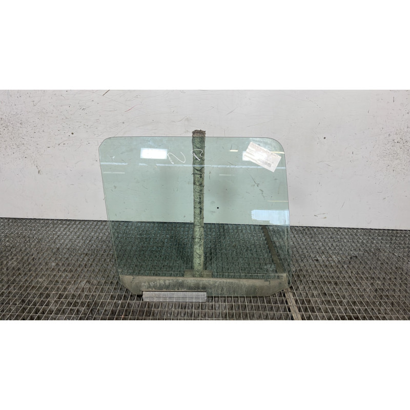 Vitre arriere droit FORD FIESTA 4 Photo n°1