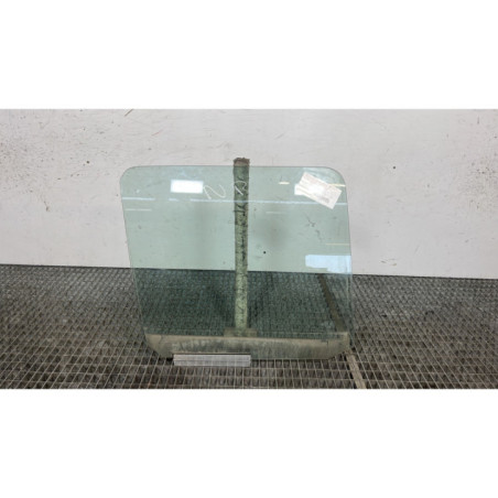 Vitre arriere droit FORD FIESTA 4 Photo n°1