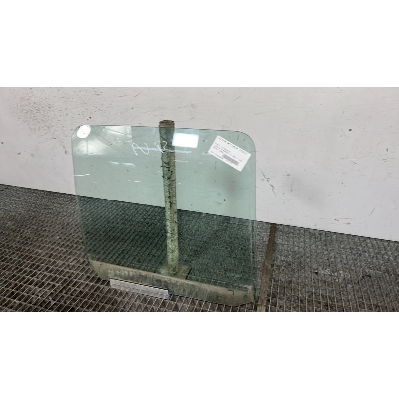 Vitre arriere droit FORD FIESTA 4 Photo n°3