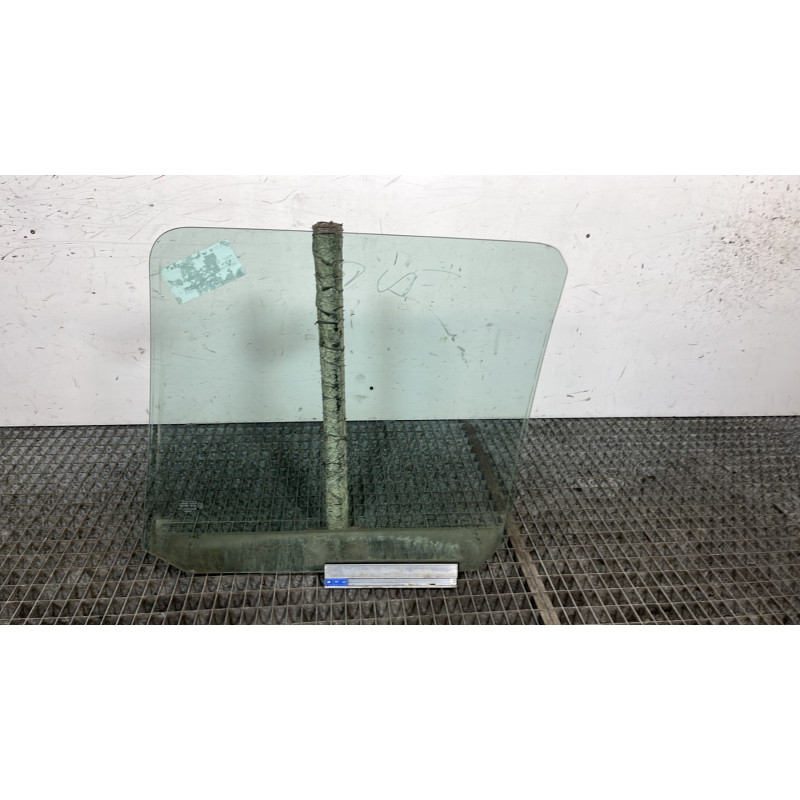 Vitre arriere droit FORD FIESTA 4 Photo n°4