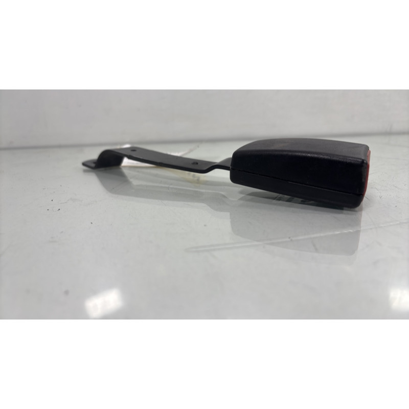 Attache ceinture avant droit VOLKSWAGEN POLO 4 Photo n°4