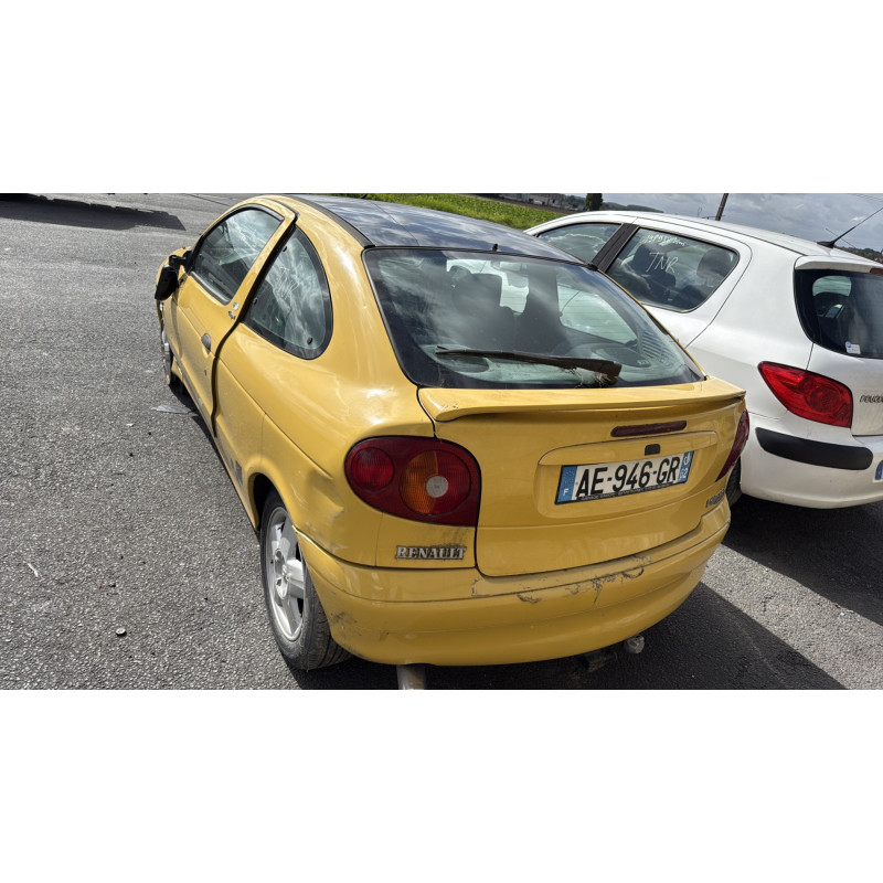 Retroviseur droit RENAULT MEGANE 1 Photo n°11