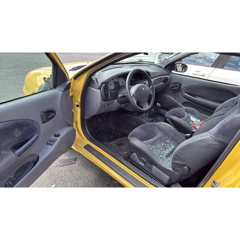 Vitre avant gauche RENAULT MEGANE 1 Photo n°15