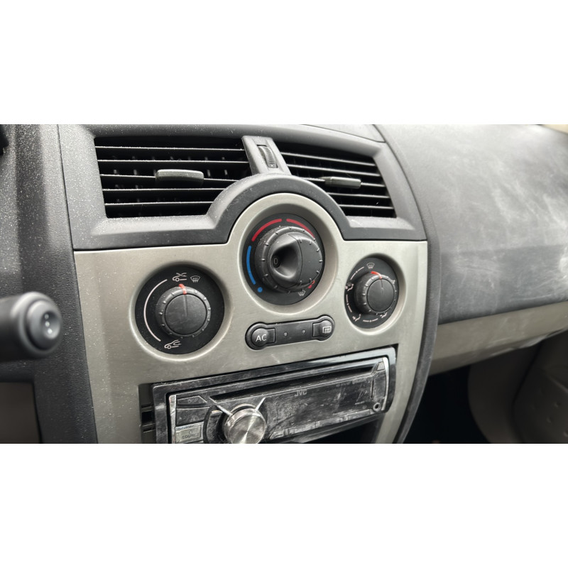 Vitre avant gauche RENAULT MEGANE 2 Photo n°20