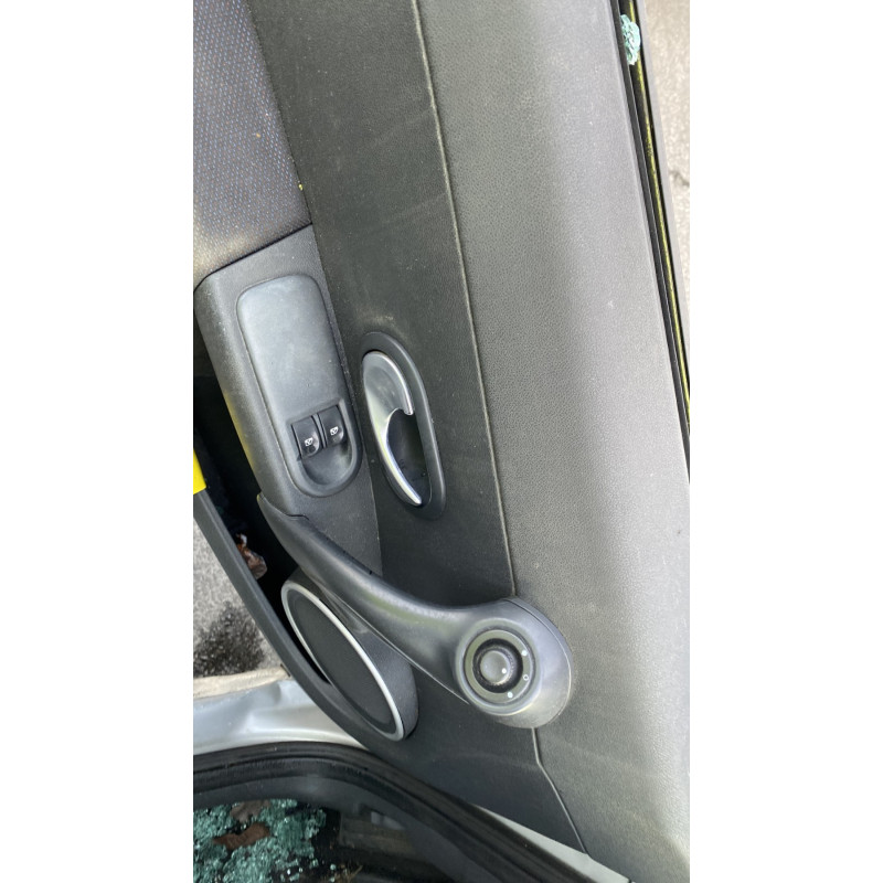 Boitier UCH RENAULT CLIO 3 Photo n°15
