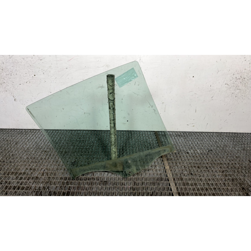 Vitre arriere gauche RENAULT CLIO 3 Photo n°4