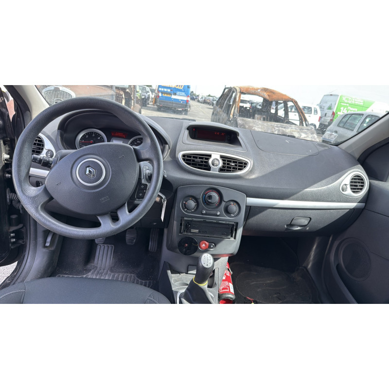 Vitre arriere gauche RENAULT CLIO 3 Photo n°16