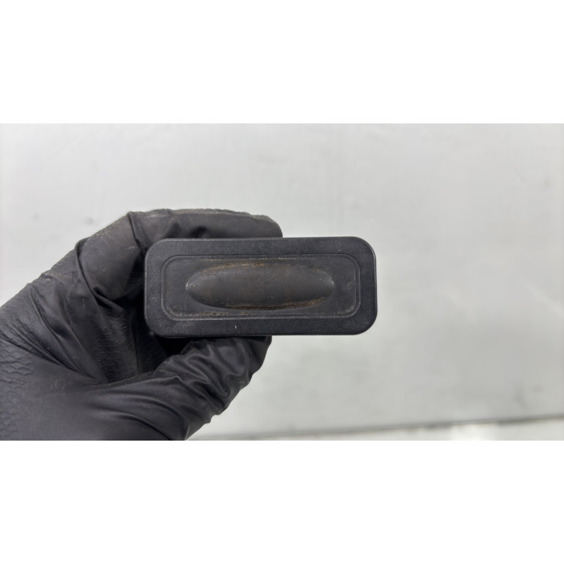 Bouton de coffre RENAULT CLIO 4 Photo n°1