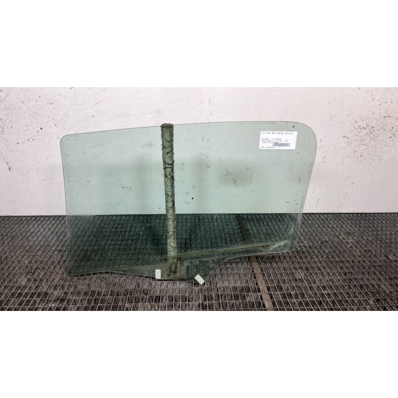 Vitre arriere droit PEUGEOT 307 Photo n°4