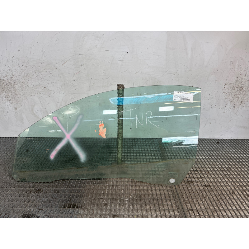 Vitre avant gauche PEUGEOT 206 Photo n°1
